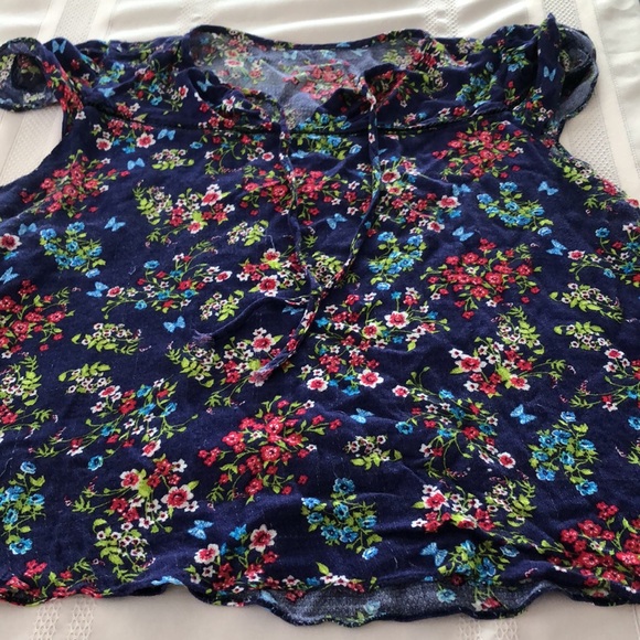 Tops lot fits M/L - Picture 2 of 6